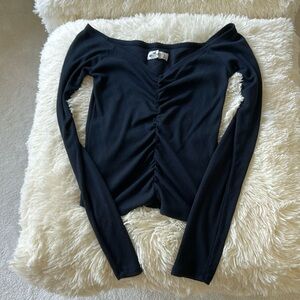 Holster navy v neck ruched long sleeve top. Perfect condition